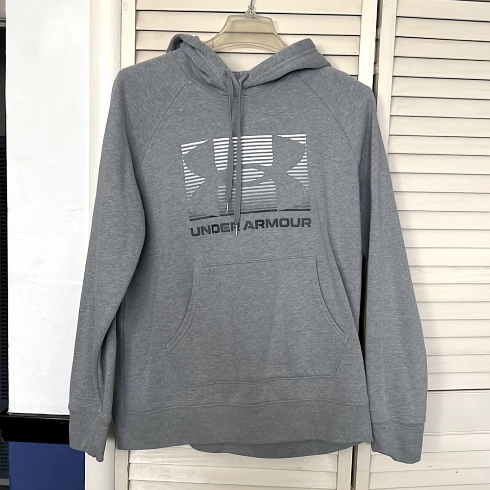 Under Armour Gray pullover Hoodie Size Medium